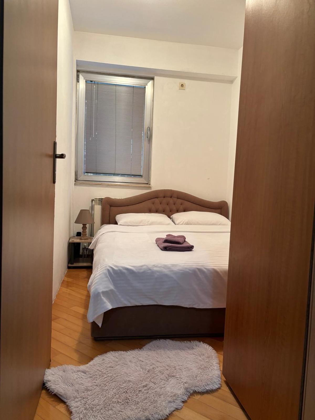 Lovely Square Apartment Purple Velvet Skopje Quarto foto