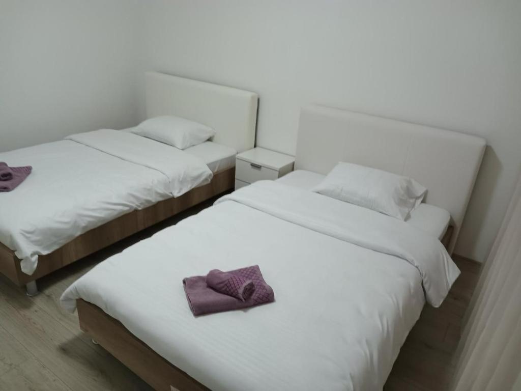 Lovely Square Apartment Purple Velvet Skopje Quarto foto