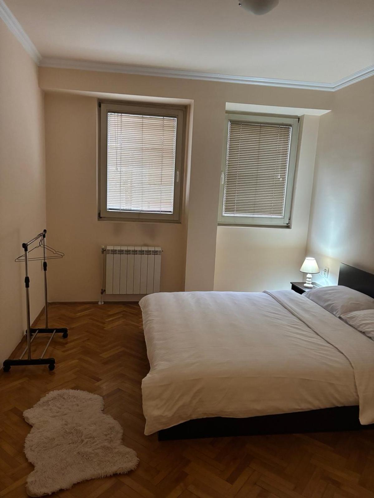 Lovely Square Apartment Purple Velvet Skopje Quarto foto