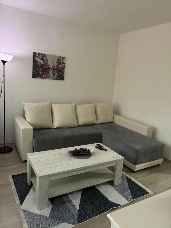 Lovely Square Apartment Purple Velvet Skopje Quarto foto