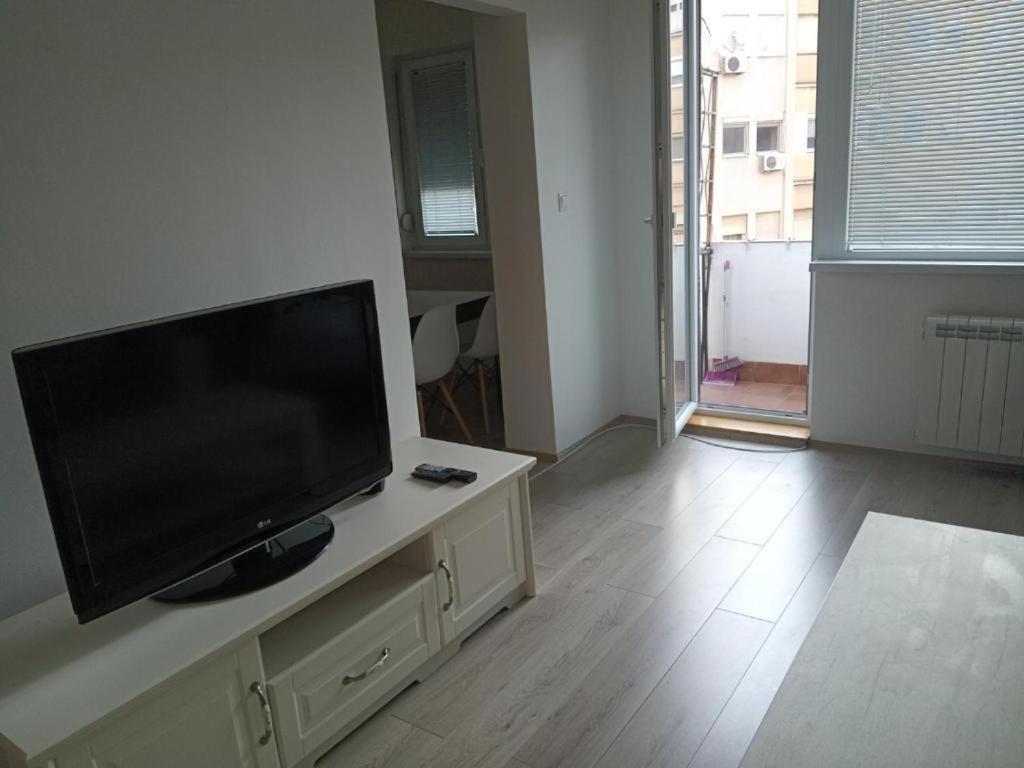 Lovely Square Apartment Purple Velvet Skopje Quarto foto
