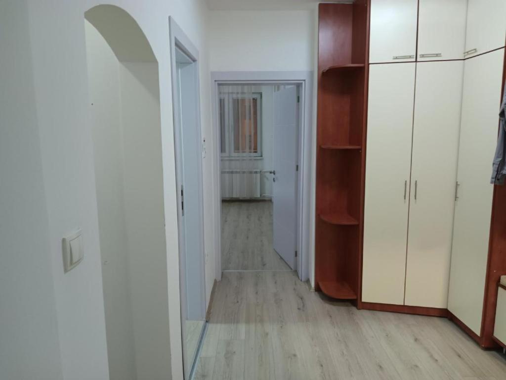 Lovely Square Apartment Purple Velvet Skopje Quarto foto