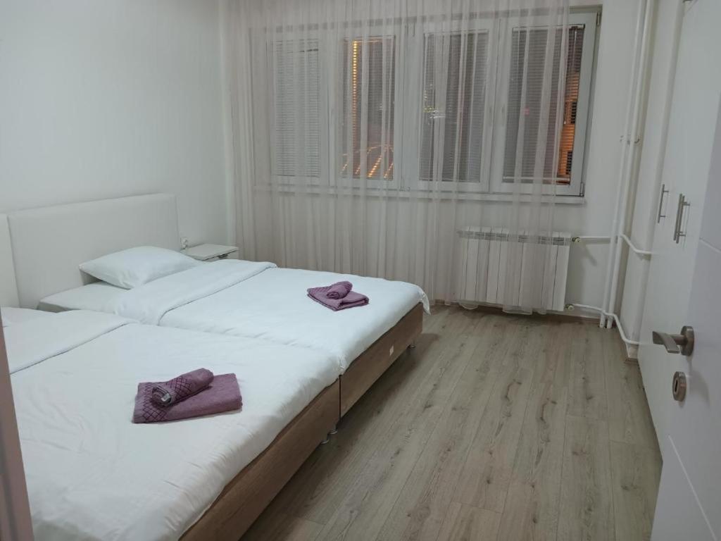 Lovely Square Apartment Purple Velvet Skopje Quarto foto