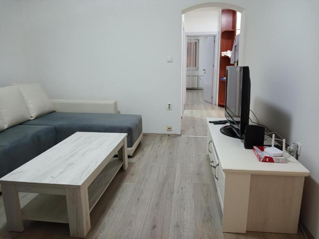 Lovely Square Apartment Purple Velvet Skopje Quarto foto