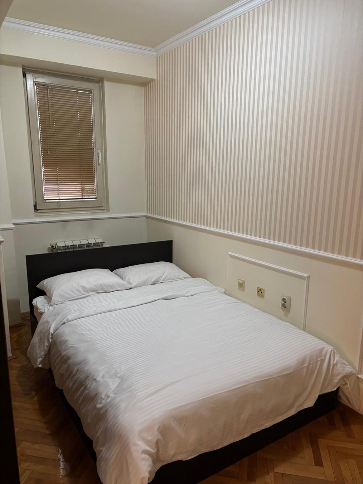 Lovely Square Apartment Purple Velvet Skopje Quarto foto