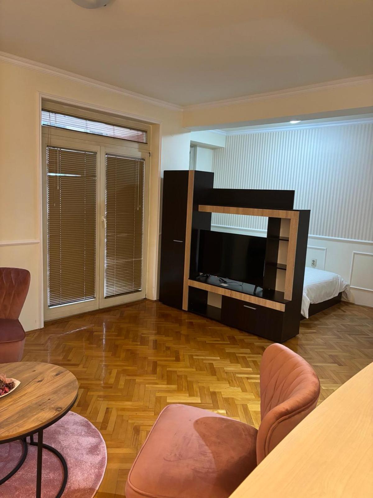 Lovely Square Apartment Purple Velvet Skopje Quarto foto