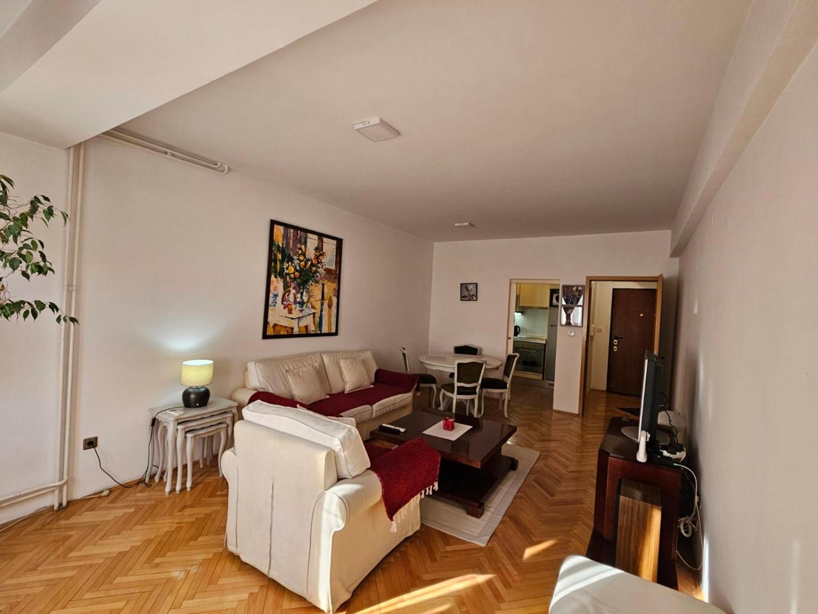 Lovely Square Apartment Purple Velvet Skopje Exterior foto