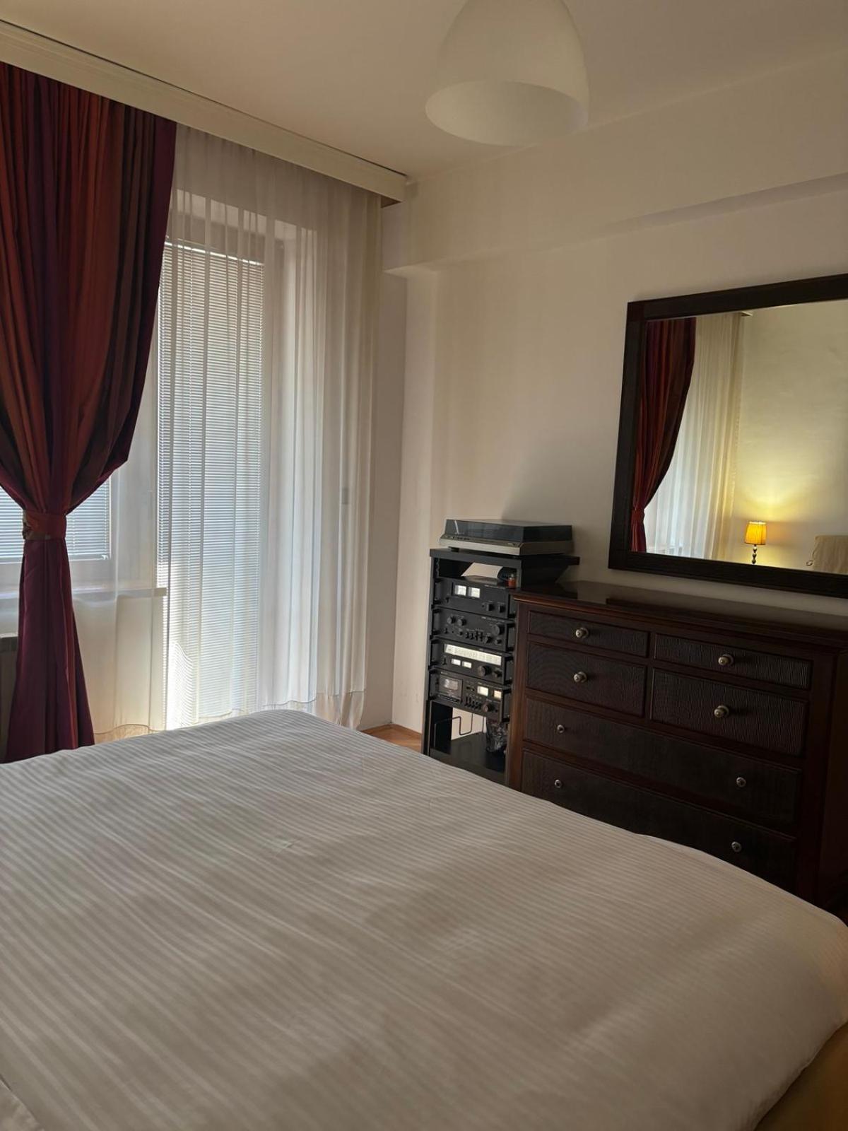 Lovely Square Apartment Purple Velvet Skopje Quarto foto