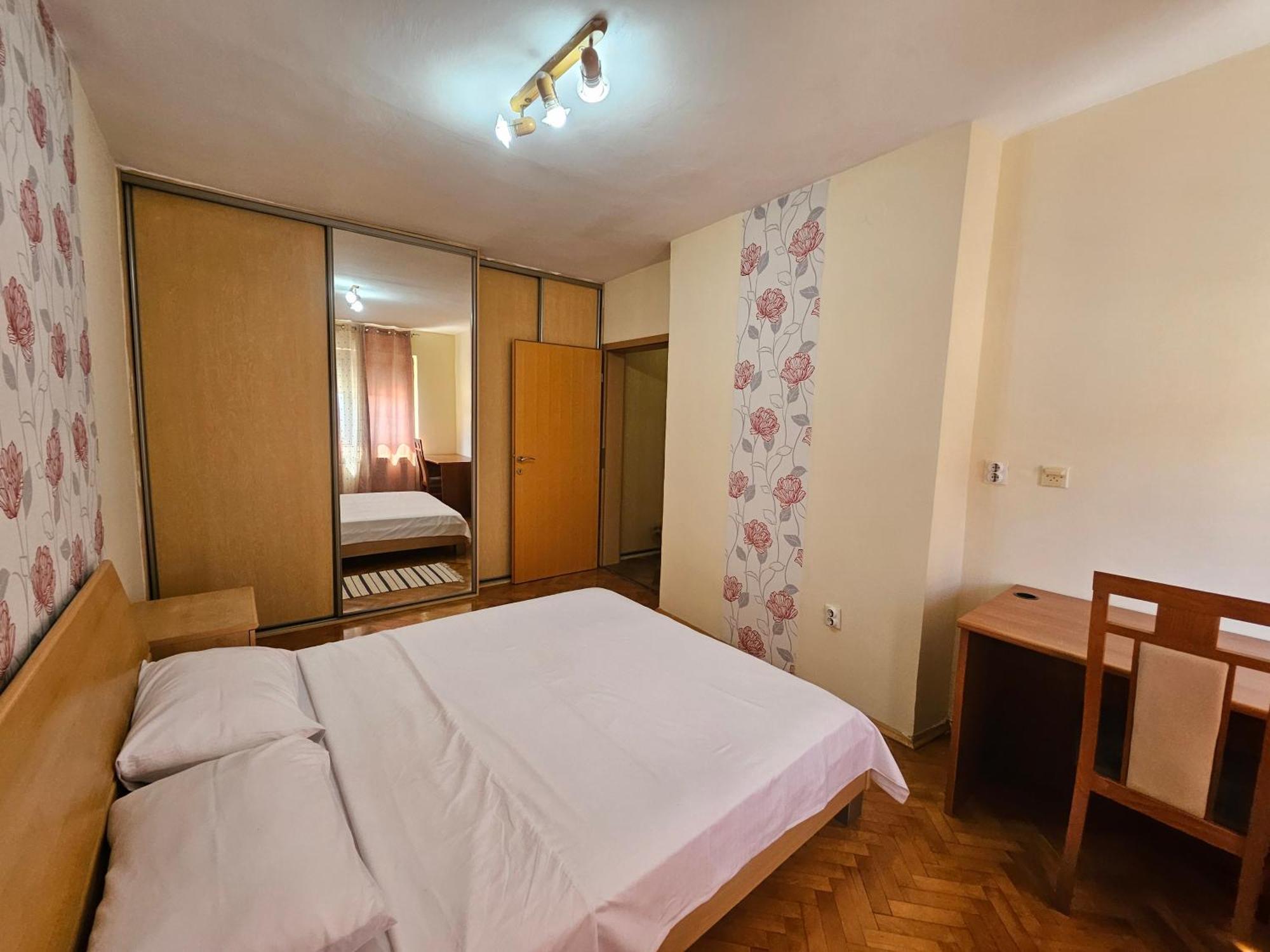 Lovely Square Apartment Purple Velvet Skopje Quarto foto