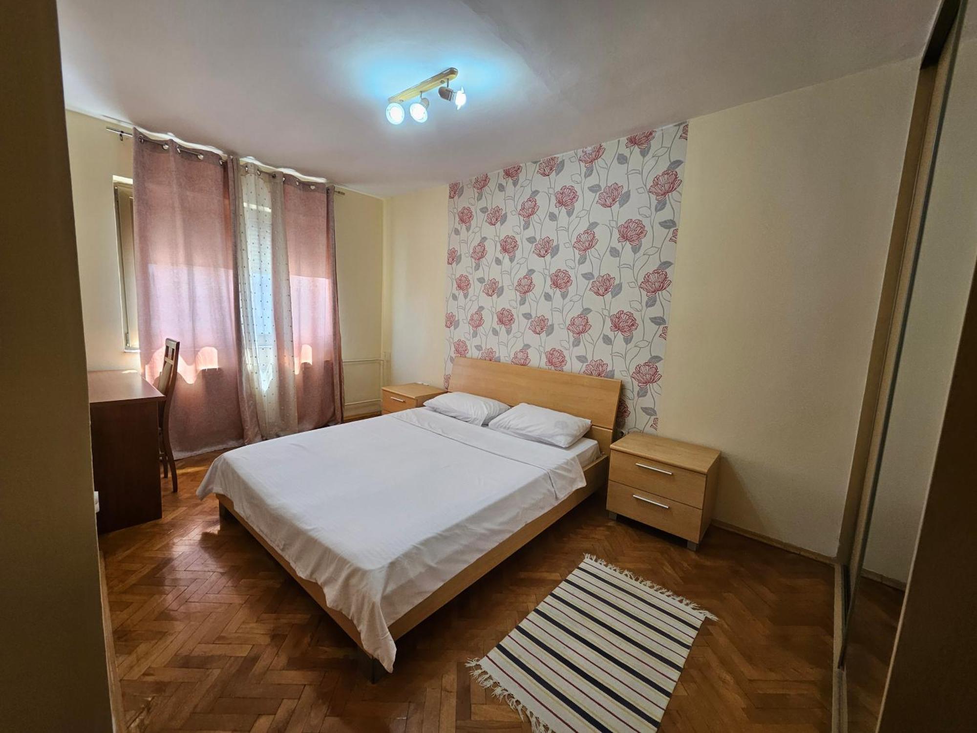 Lovely Square Apartment Purple Velvet Skopje Quarto foto